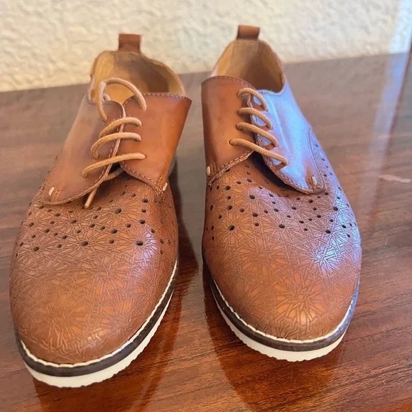 Pikolinos Brown Flats with Broguing and Lace-Up Design - Picture 5 of 5